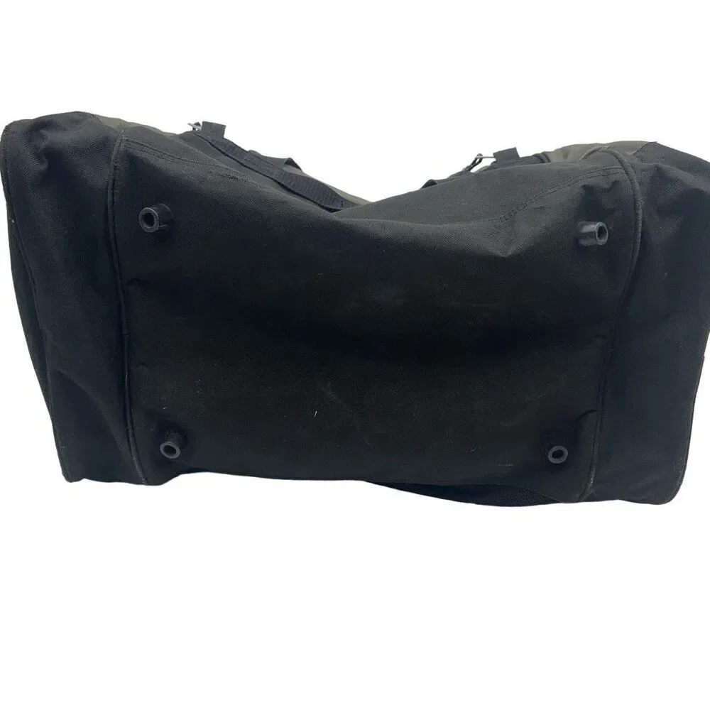 Jeep travel equipment duffel bag, two side pockets, and a large middle pocket vi
